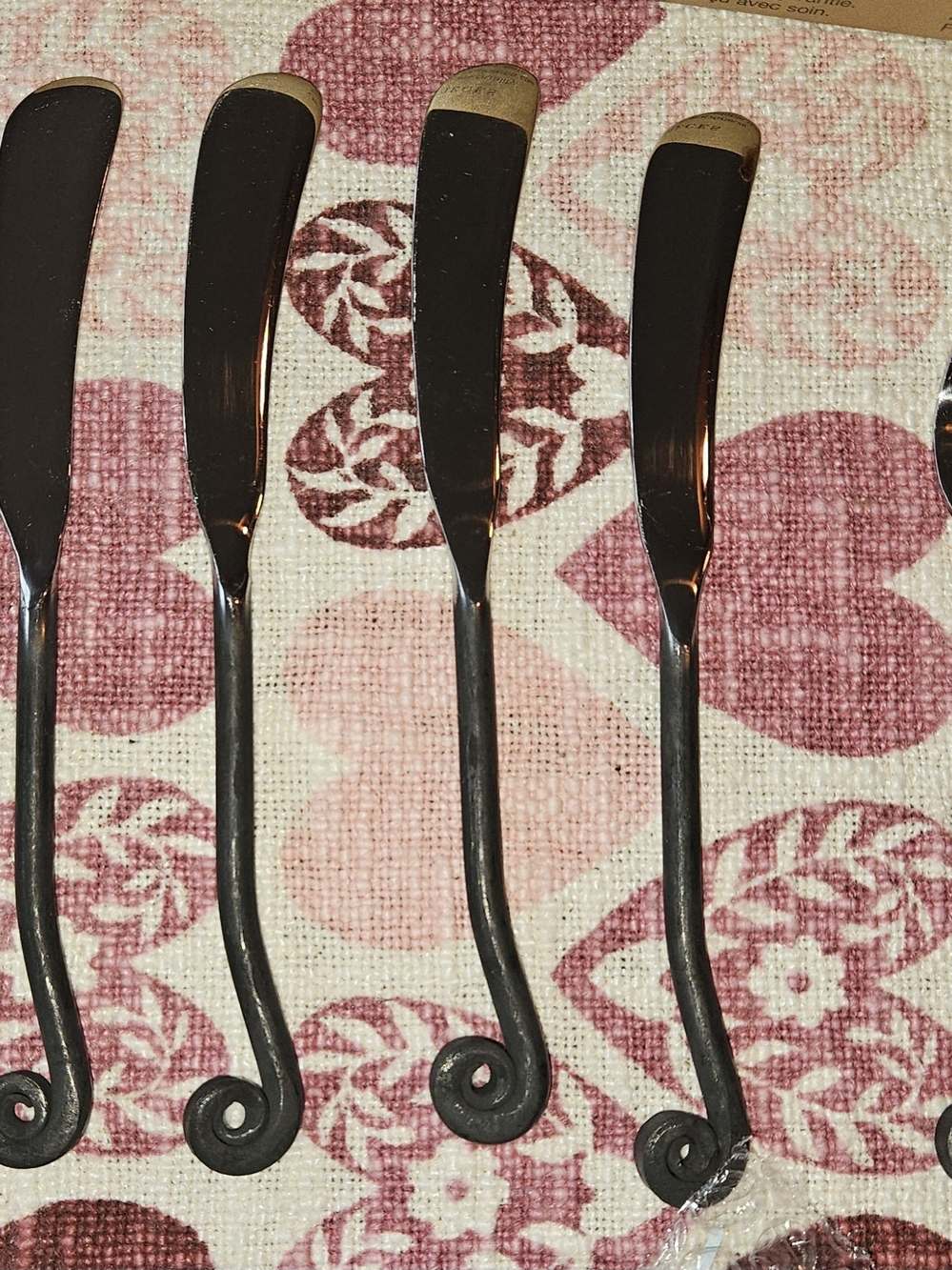 9 Pieces Gourmet Settings Treble Clef Black Handled Flatwear Silverware